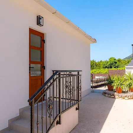 Dazzling Three Bedroom With Private Pool Villa *