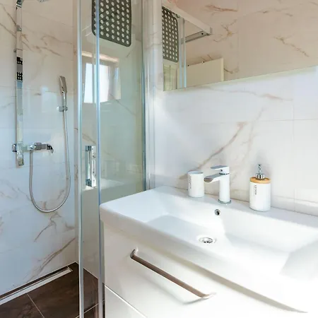 Villa Dazzling Three Bedroom With Private Pool *