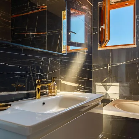 Dazzling Three Bedroom With Private Pool فيلة